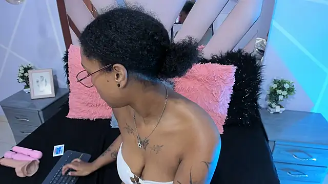 Elith noa online show from 02/06/25, 01:27