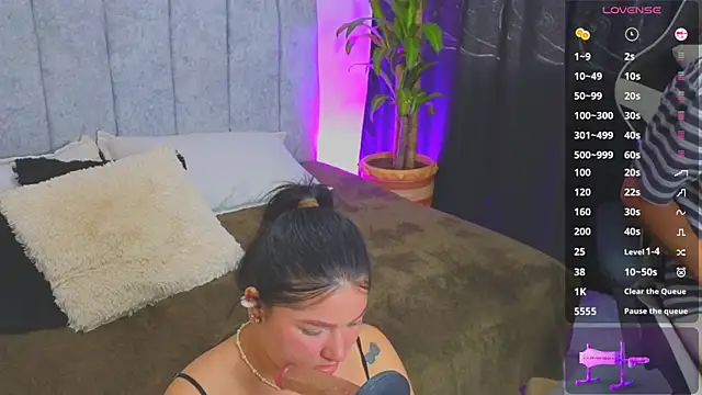 Snapshot of mylittle_princess chatting on 01/15/25, 12:47 mylittle princess online show from 01/15/25, 12:47