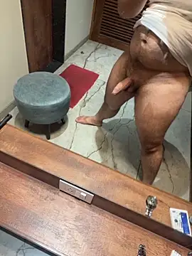 Snapshot of versatile_guy01 chatting on 10/18/25, 06:52 versatile guy01 online show from 10/18/25, 06:52