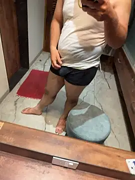 Snapshot of versatile_guy01 chatting on 10/20/25, 07:03 versatile guy01 online show from 10/20/25, 07:03