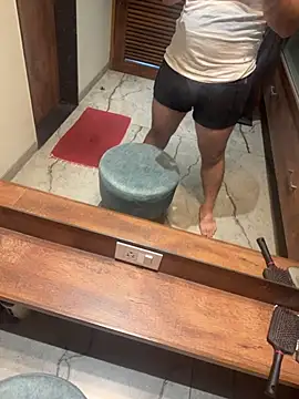 versatile guy01 online show from 10/27/25, 11:03