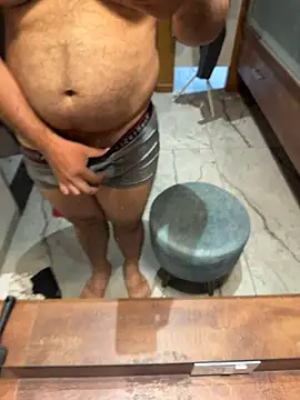 Snapshot of versatile_guy01 chatting on 11/08/25, 02:56 versatile guy01 online show from 11/08/25, 02:56