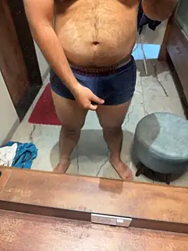 Snapshot of versatile_guy01 chatting on 11/19/25, 02:55 versatile guy01 online show from 11/19/25, 02:55