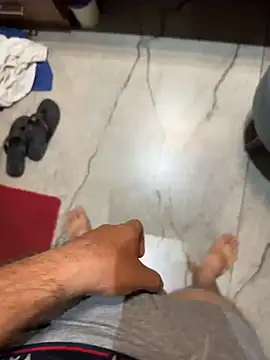 Snapshot of versatile_guy01 chatting on 11/28/25, 03:09 versatile guy01 online show from 11/28/25, 03:09