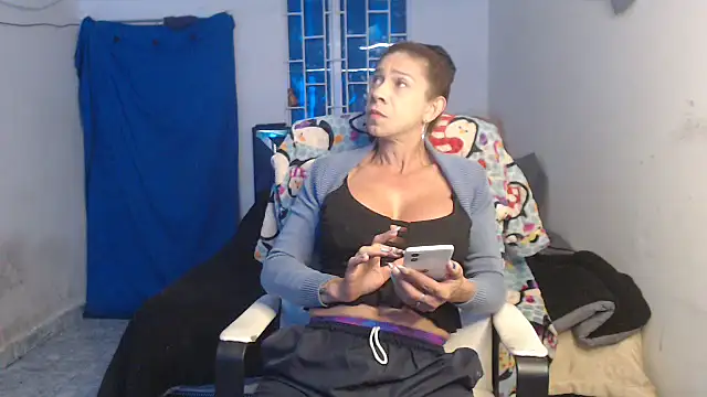 Snapshot of Antonella_borja chatting on 11/11/25, 06:19 Antonella borja online show from 11/11/25, 06:19