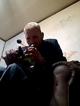 Snapshot of gettinit2wice chatting on 12/04/24, 12:36 gettinit2wice online show from 12/04/24, 12:36