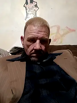 Snapshot of gettinit2wice chatting on 12/15/24, 12:06 gettinit2wice online show from 12/15/24, 12:06