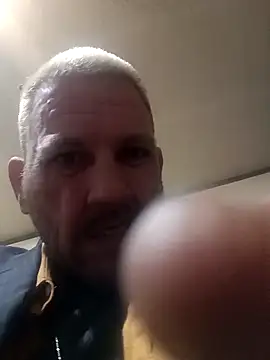 Snapshot of gettinit2wice chatting on 12/18/24, 09:25 gettinit2wice online show from 12/18/24, 09:25