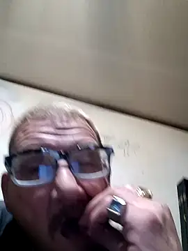 Snapshot of gettinit2wice chatting on 12/20/24, 04:25 gettinit2wice online show from 12/20/24, 04:25