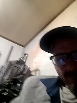 Snapshot of gettinit2wice chatting on 01/02/25, 11:41 gettinit2wice online show from 01/02/25, 11:41