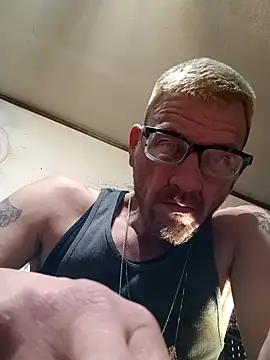 Snapshot of gettinit2wice chatting on 01/15/25, 12:15 gettinit2wice online show from 01/15/25, 12:15