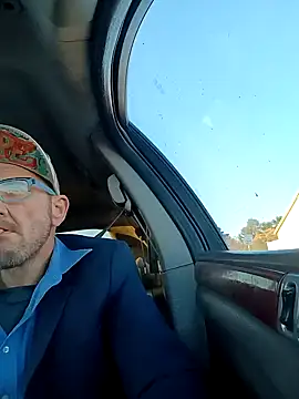 Snapshot of gettinit2wice chatting on 01/16/25, 03:24 gettinit2wice online show from 01/16/25, 03:24