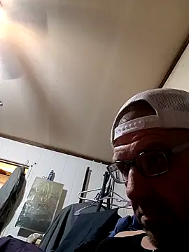 Snapshot of gettinit2wice chatting on 02/06/25, 12:16 gettinit2wice online show from 02/06/25, 12:16