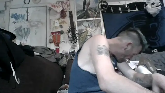 Snapshot of gettinit2wice chatting on 10/18/25, 08:15 gettinit2wice online show from 10/18/25, 08:15