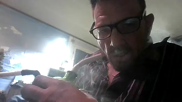 Snapshot of gettinit2wice chatting on 10/27/25, 10:19 gettinit2wice online show from 10/27/25, 10:19