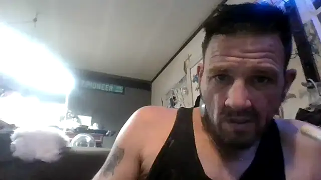 Snapshot of gettinit2wice chatting on 10/31/25, 08:54 gettinit2wice online show from 10/31/25, 08:54