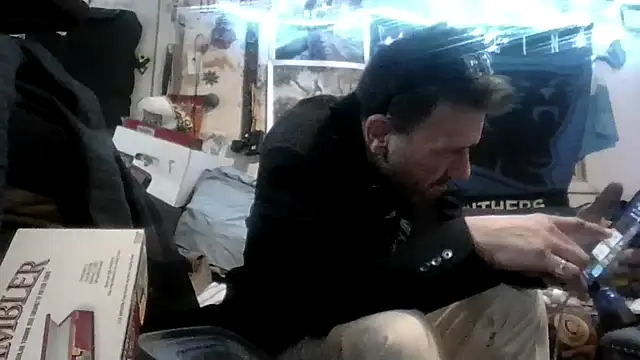 Snapshot of gettinit2wice chatting on 11/29/25, 08:17 gettinit2wice online show from 11/29/25, 08:17