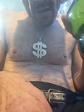 Snapshot of gettinit2wice chatting on 12/02/25, 09:58 gettinit2wice online show from 12/02/25, 09:58