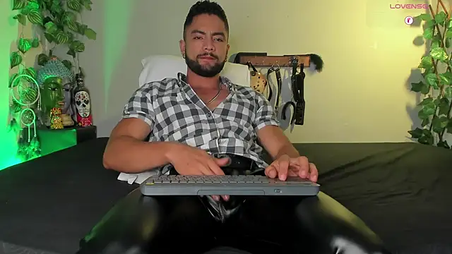 Snapshot of Jaxxon_ chatting on 12/07/24, 07:54 Jaxxon online show from 12/07/24, 07:54