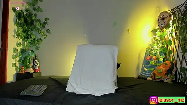 Snapshot of Jaxxon_ chatting on 01/16/25, 10:42 Jaxxon online show from 01/16/25, 10:42