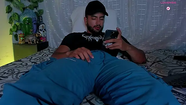 Snapshot of Jaxxon_ chatting on 10/03/25, 12:07 Jaxxon online show from 10/03/25, 12:07