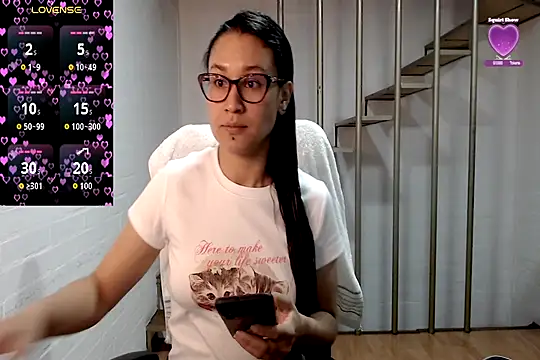 Snapshot of Jessie_Desire chatting on 11/18/25, 01:22 Jessie Desire online show from 11/18/25, 01:22