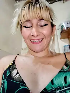 Snapshot of florecita9 chatting on 01/31/25, 12:06 florecita9 online show from 01/31/25, 12:06