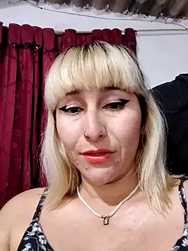 Snapshot of florecita9 chatting on 02/23/25, 01:35 florecita9 online show from 02/23/25, 01:35