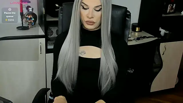 EvelynLexy online show from 05/18/26, 04:57