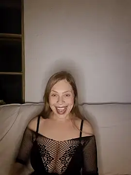 Snapshot of katiestevens chatting on 10/02/25, 08:38 katiestevens online show from 10/02/25, 08:38