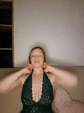 Snapshot of katiestevens chatting on 10/04/25, 08:40 katiestevens online show from 10/04/25, 08:40