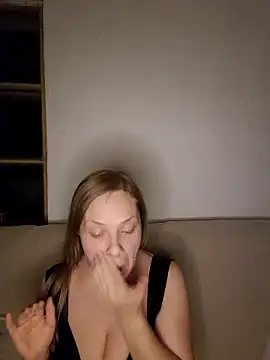 Snapshot of katiestevens chatting on 10/24/25, 08:49 katiestevens online show from 10/24/25, 08:49