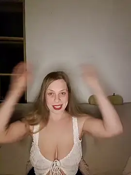 Snapshot of katiestevens chatting on 10/31/25, 10:11 katiestevens online show from 10/31/25, 10:11