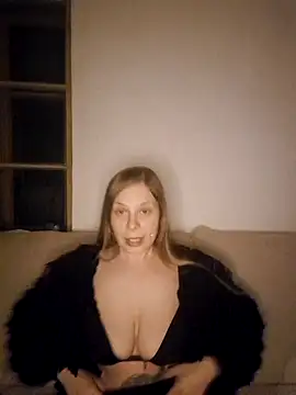 Snapshot of katiestevens chatting on 11/23/25, 10:09 katiestevens online show from 11/23/25, 10:09