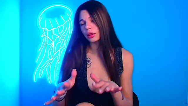 Snapshot of Hanna_Way chatting on 12/12/24, 09:30 Hanna Way online show from 12/12/24, 09:30