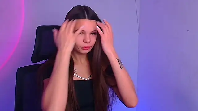 Snapshot of Hanna_Way chatting on 12/17/24, 06:35 Hanna Way online show from 12/17/24, 06:35