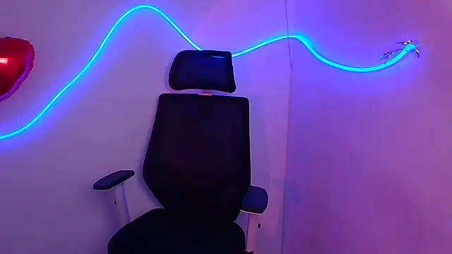 Snapshot of Hanna_Way chatting on 02/20/25, 10:05 Hanna Way online show from 02/20/25, 10:05