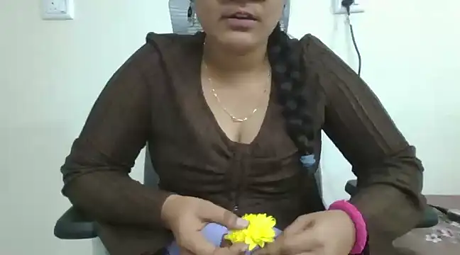 Snapshot of ammu_telugu_192 chatting on 12/28/24, 04:30 ammu telugu 192 online show from 12/28/24, 04:30