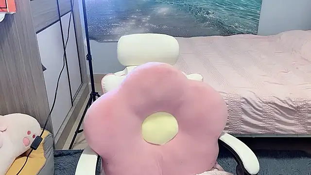 Lucky-Anna001 online show from 10/22/25, 03:29