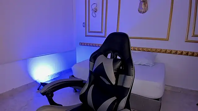 caro03x online show from 11/13/25, 02:21