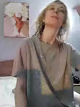 Snapshot of AvelinaLeoni chatting on 12/25/24, 05:48 AvelinaLeoni online show from 12/25/24, 05:48