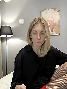 Snapshot of AvelinaLeoni chatting on 10/07/25, 07:16 AvelinaLeoni online show from 10/07/25, 07:16