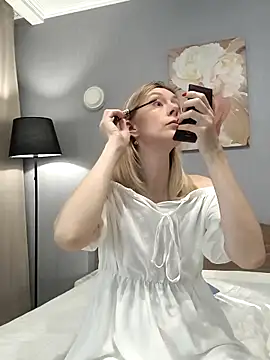 Snapshot of AvelinaLeoni chatting on 11/07/25, 05:51 AvelinaLeoni online show from 11/07/25, 05:51