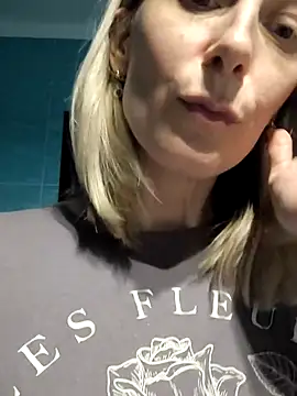 Snapshot of AvelinaLeoni chatting on 11/19/25, 07:25 AvelinaLeoni online show from 11/19/25, 07:25