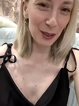 Snapshot of AvelinaLeoni chatting on 11/24/25, 06:46 AvelinaLeoni online show from 11/24/25, 06:46