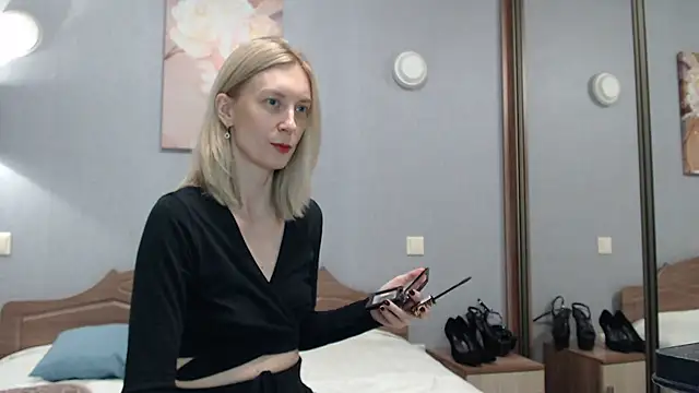 Snapshot of AvelinaLeoni chatting on 12/01/25, 06:29 AvelinaLeoni online show from 12/01/25, 06:29