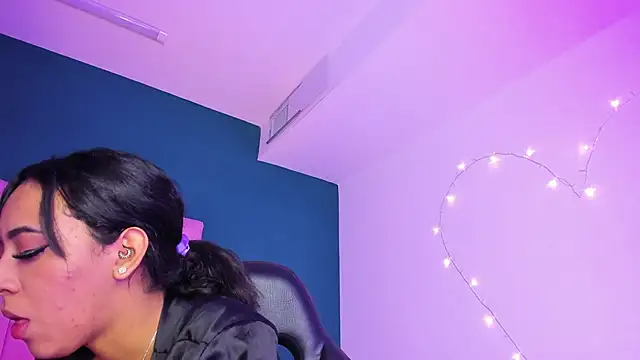 Snapshot of MavyStar chatting on 12/17/24, 05:58 MavyStar online show from 12/17/24, 05:58