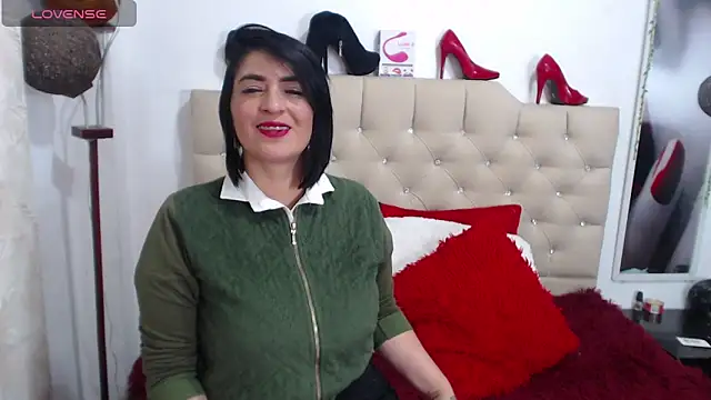 karenlennox1 online show from 01/15/25, 11:40