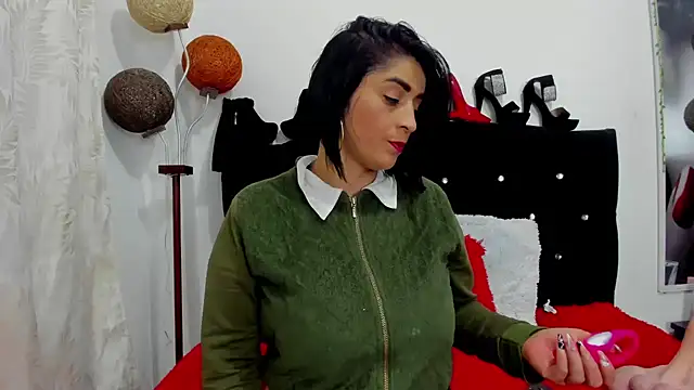 karenlennox1 online show from 09/28/25, 12:38