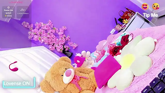 Catt Alexxa online show from 10/04/25, 09:40